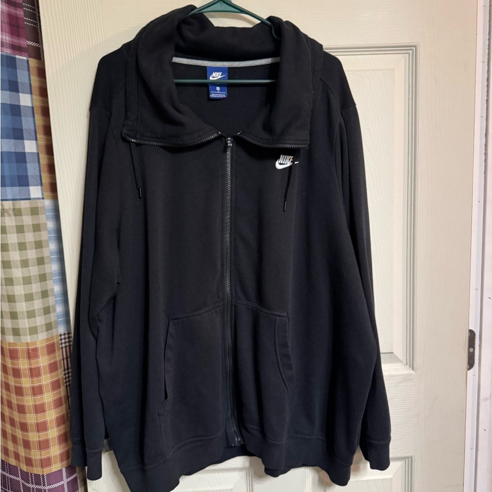 Nike lightweight jacket soft in used excellent condition